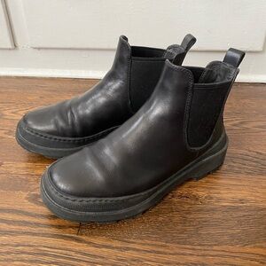Size 37 / 7 Camper Chelsea boots. In lovely condition just too small on me!